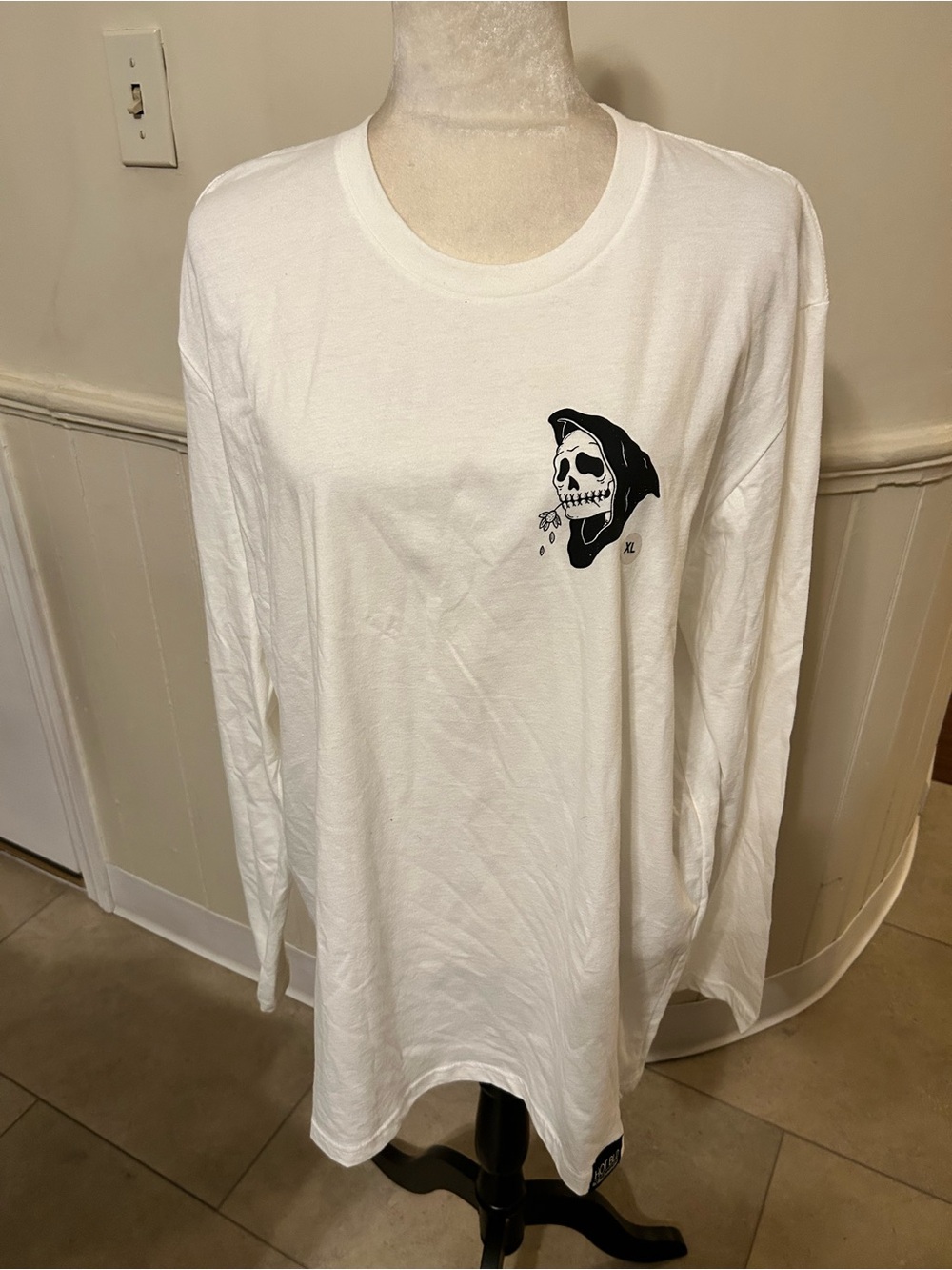 Hot Blood -Forget Me Not Long Sleeve Tee With Skull Design/X-L/NWT